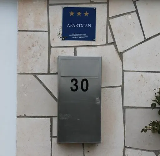 Ivona * Rogoznica (Sibenik-Knin)